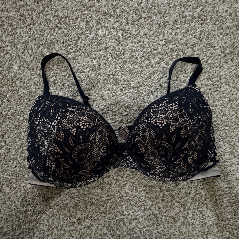 Victoria’s Secret Very Sexy Lace Detail Bra